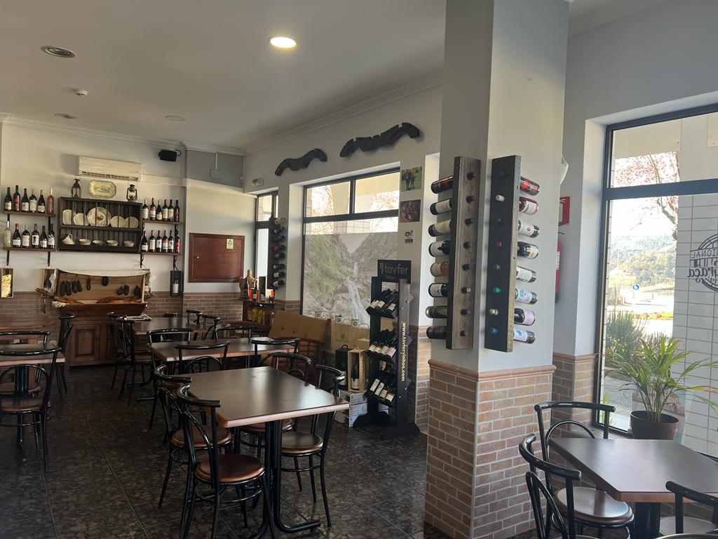 Interior da Adega Regional Sra da Graça